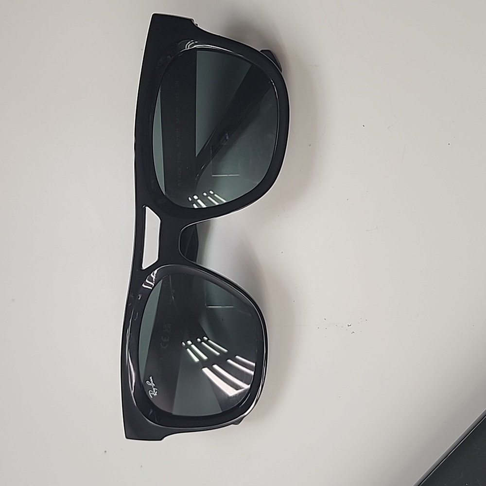 Ray-ban black sunglassrs unisex